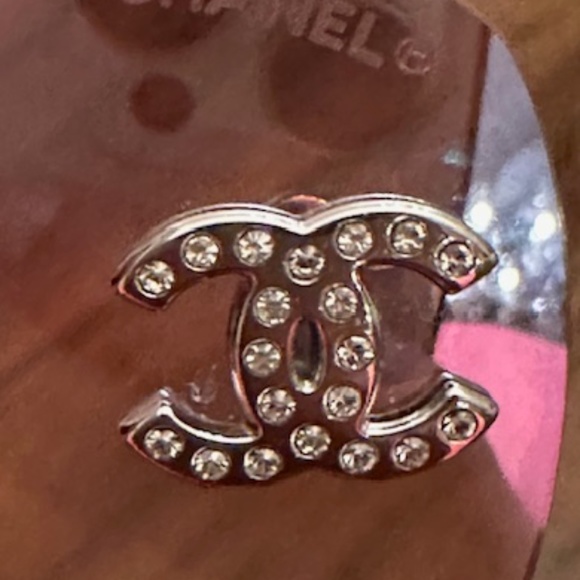 OVAL SUNGLASSES - CHANEL NEW 2023 - Coco Neige Sunglasses: Crystal CC Rimless - Picture 11 of 16